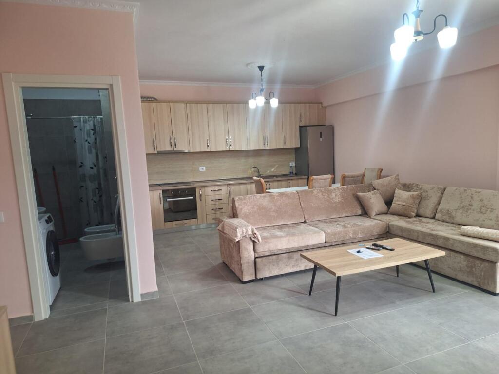 Apartament 1+1 me parkim me qira ne Astir