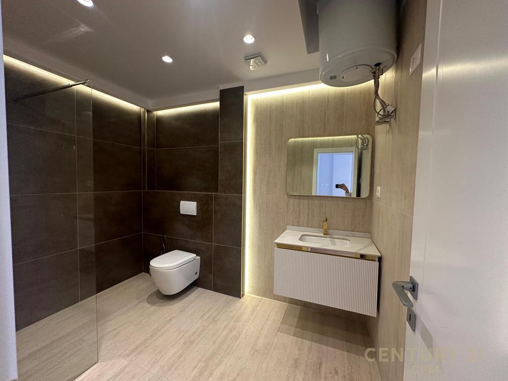 For sale: Invested apartment 2+1+2 Kavaja Street