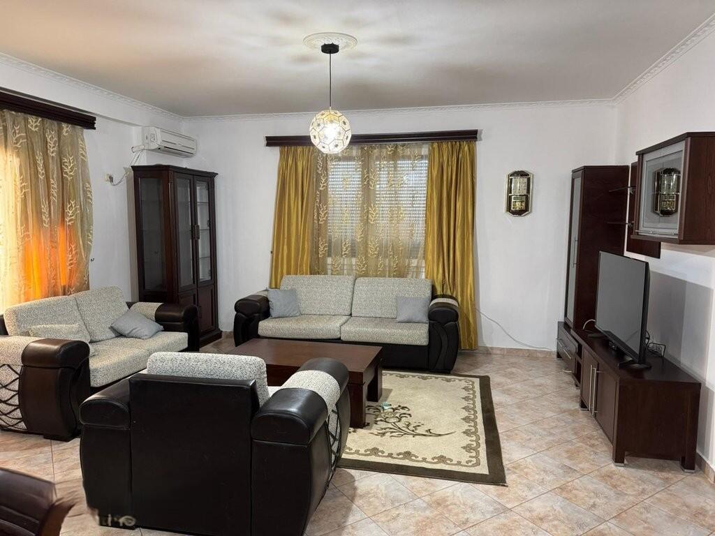SHKOLLA 17 SHKURTI JAPIM ME QIRA APARTAMENT 3+1 FRESK