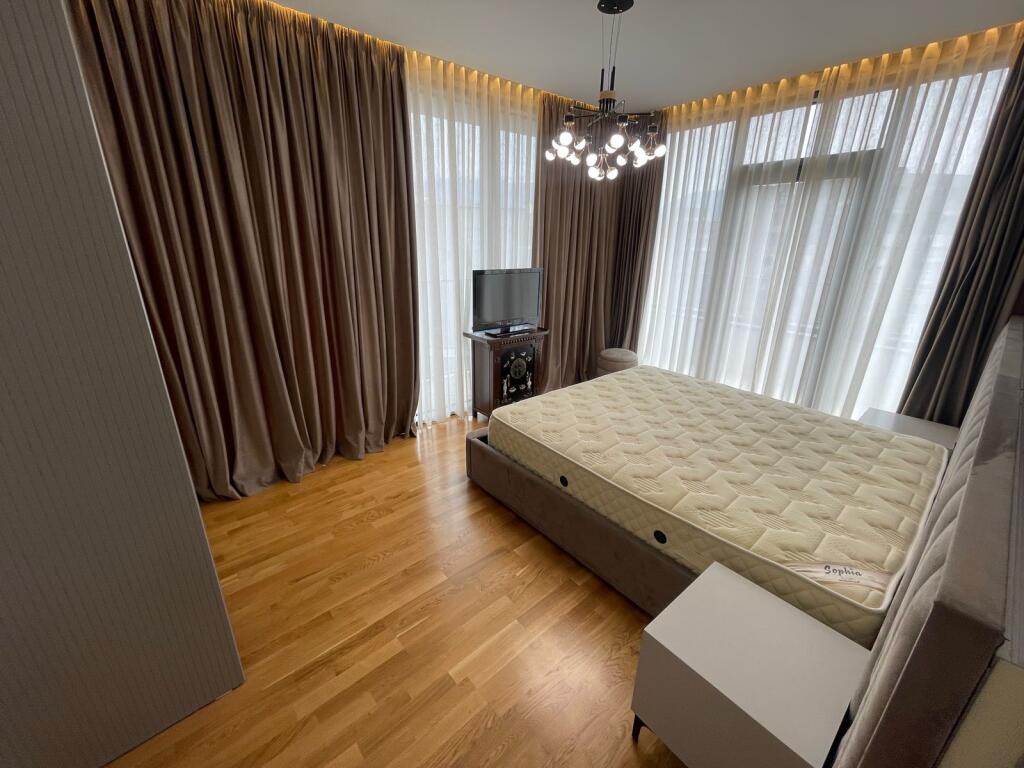 4+1 apartment for sale with a view of the Lake - "Lake View", Rruga e Kosovarëve