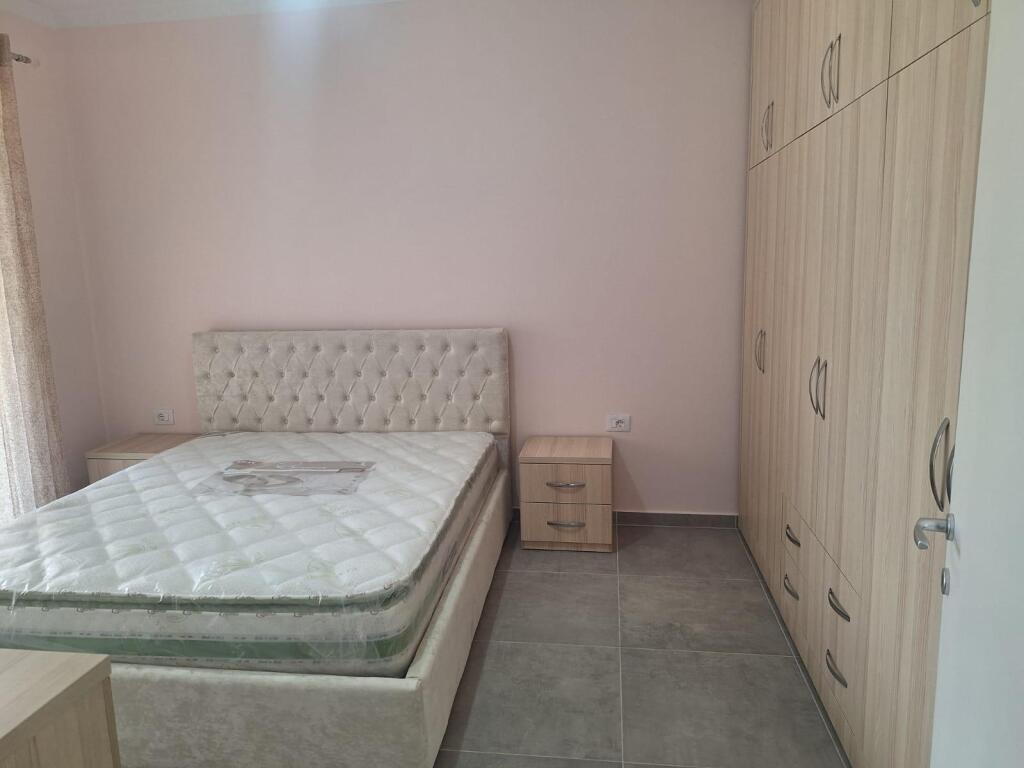 Apartament 1+1 me parkim me qira ne Astir