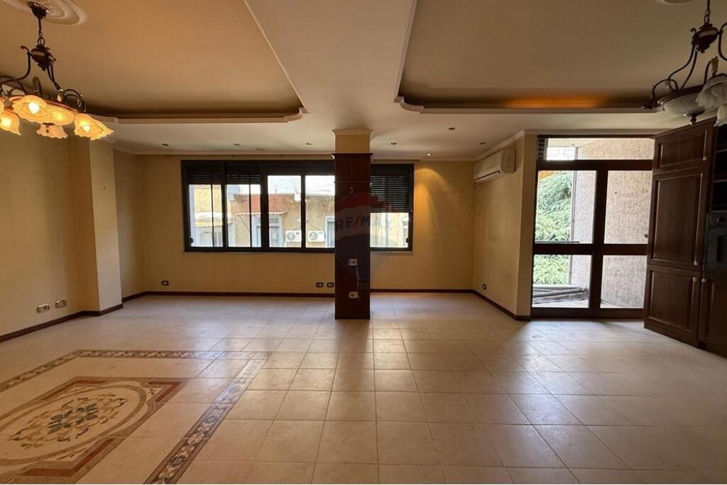 Ambient per zyra me qira Bllok prane Kafe ROMA
