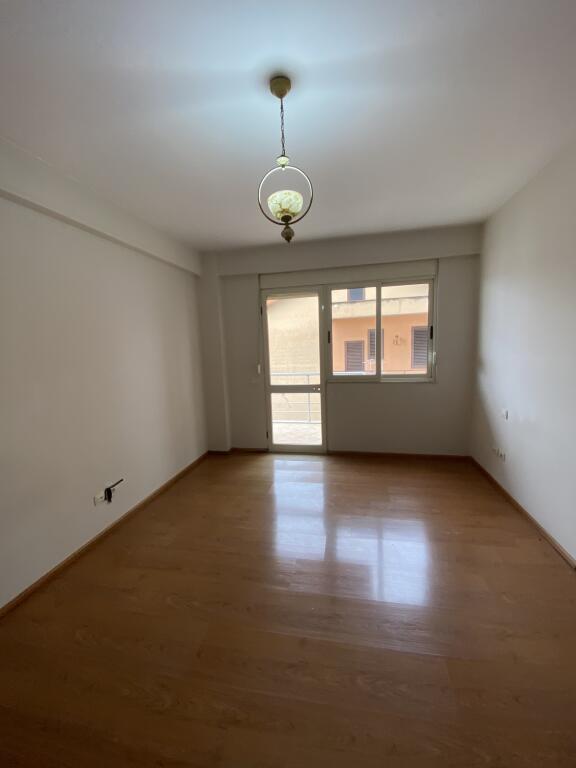 2+1, partially furnished, for living or office, zoo garden.