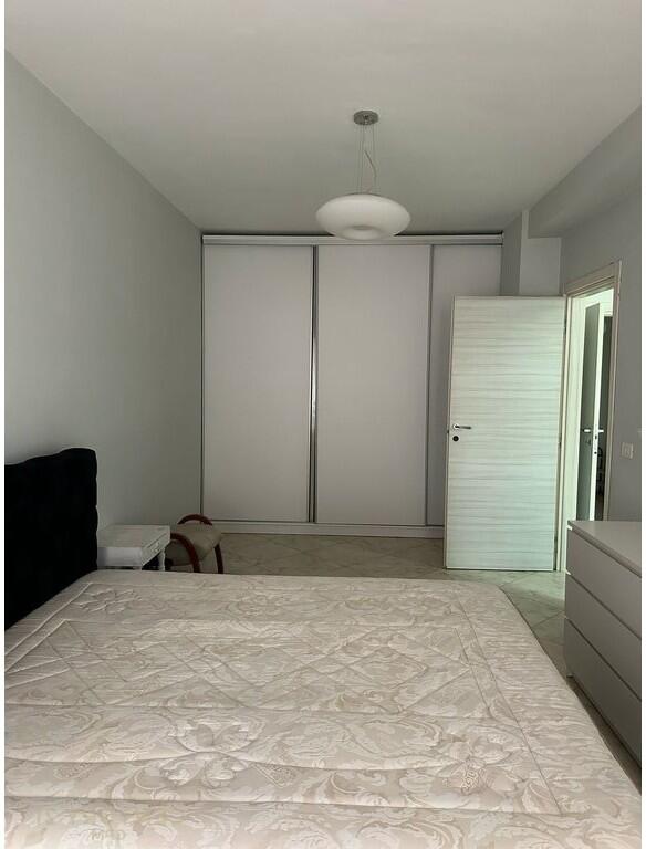 Qesarak, Japim apartament 1+1 me qira, Fresk!