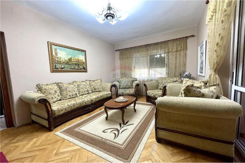 2+1 apartment by the street "Myslym Shyri"!