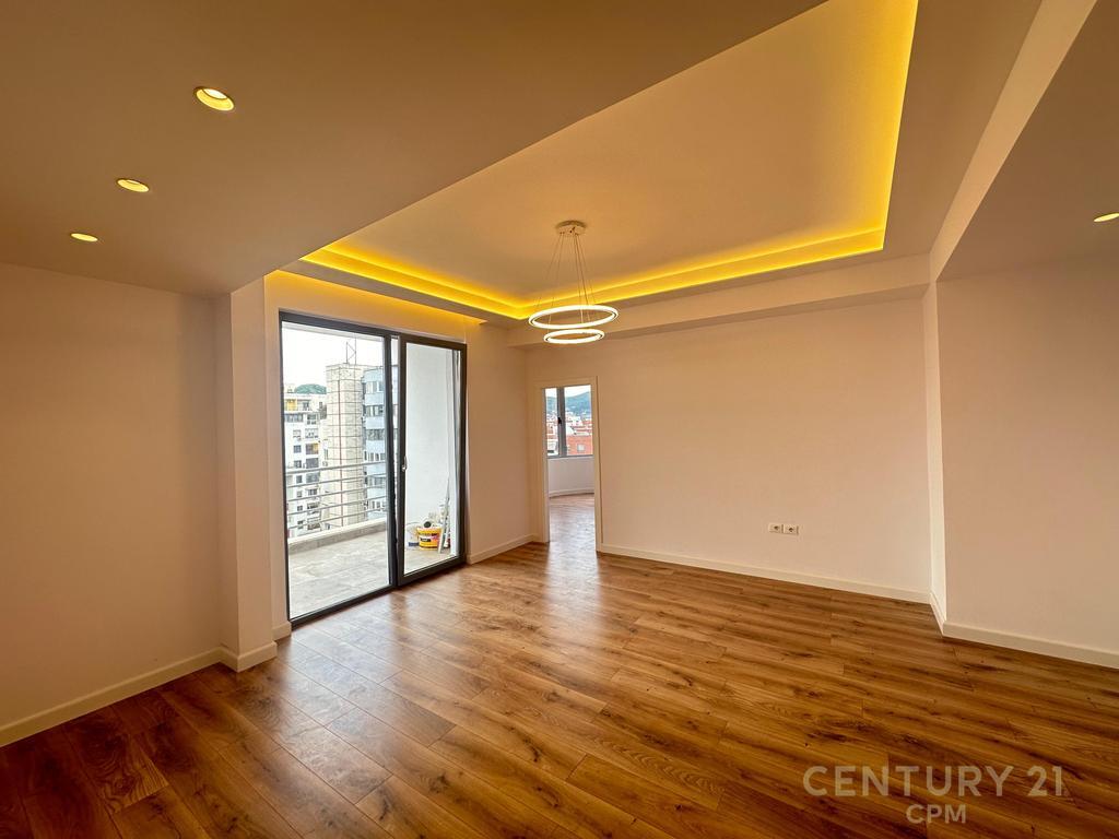 For sale: Invested apartment 2+1+2 Kavaja Street