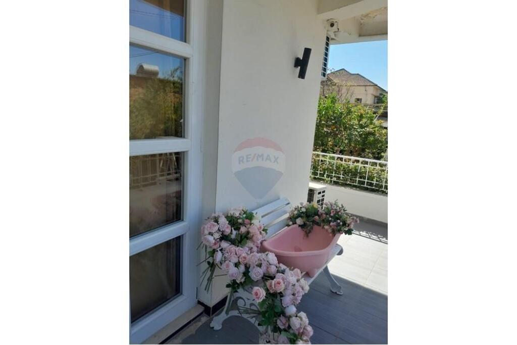 FOR RENT 3-STOREY VILLA WITH YARD, IDEAL FOR BUSINESS!