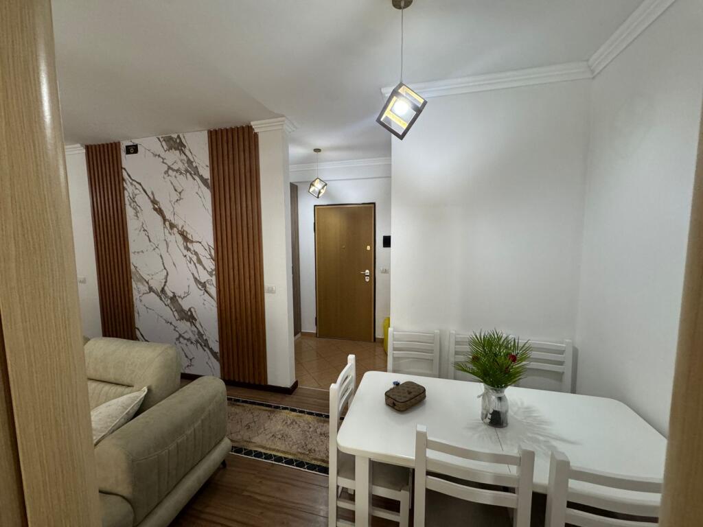 Apartament me qera astor