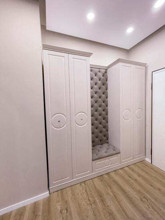 2+1 APARTMENT WITH PARKING FOR RENT, NEAR THE NEW MARKET