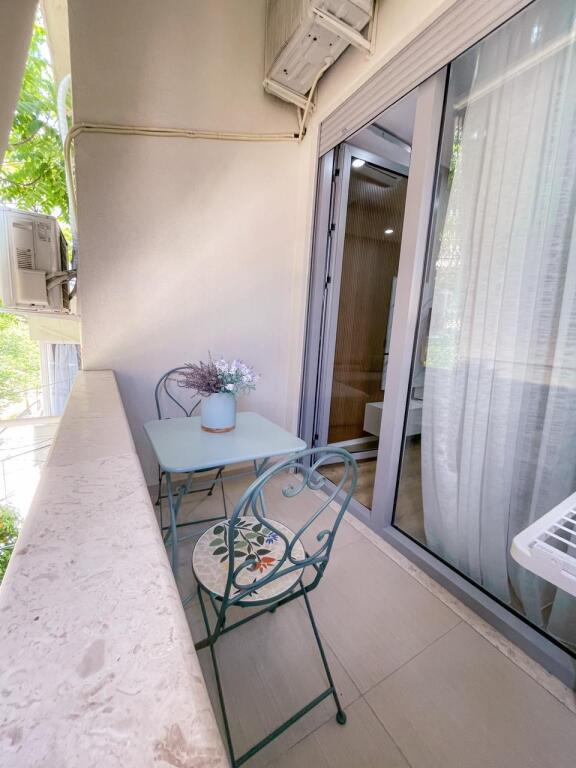 2+1 APARTMENT WITH PARKING FOR RENT, NEAR THE NEW MARKET