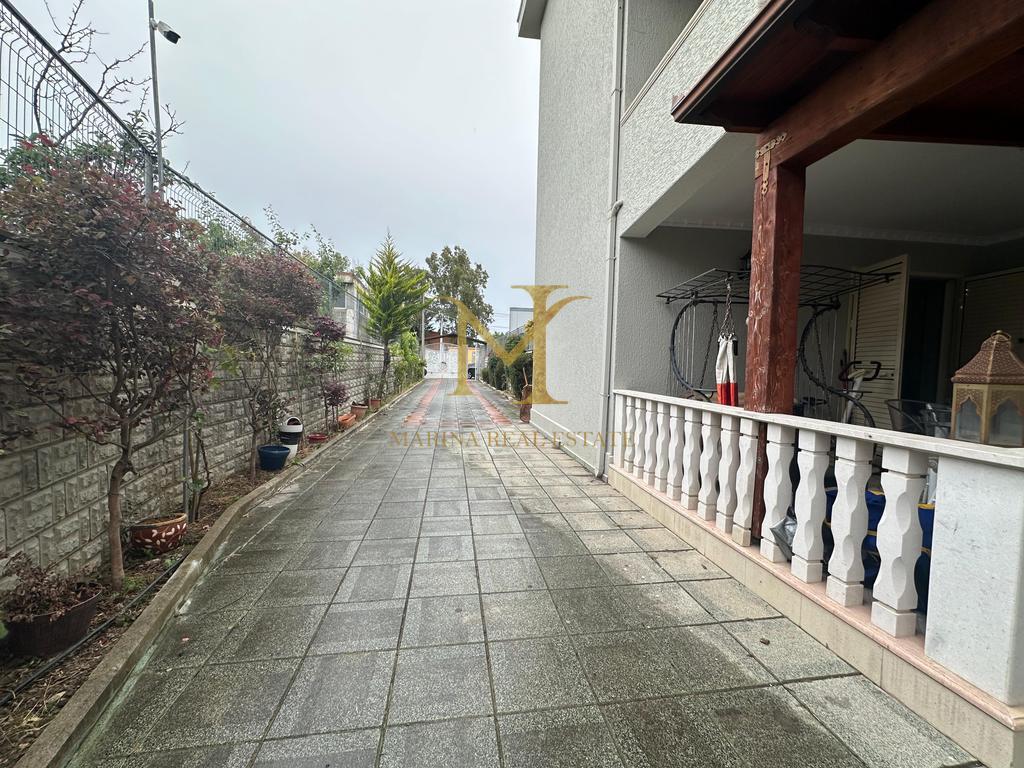 FOR RENT 3-STOREY VILLA IN SHIJAK !!
