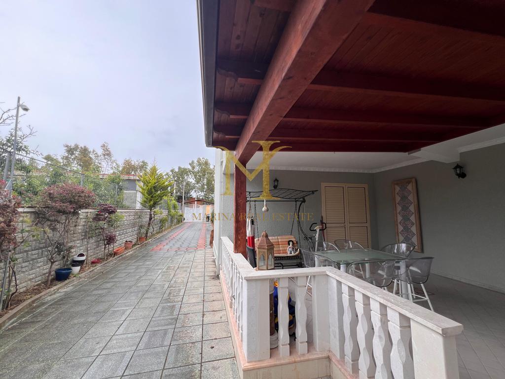 FOR RENT 3-STOREY VILLA IN SHIJAK !!
