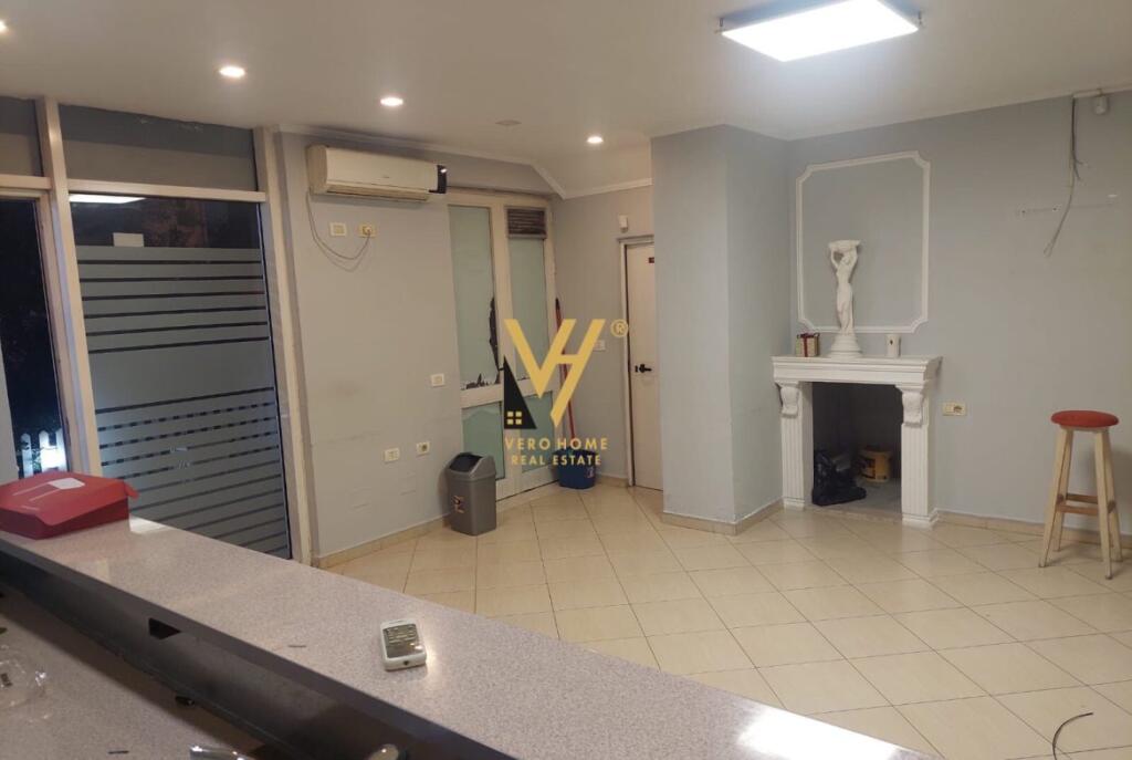 AMBIENT BIZNESI 70 M2 ME QERA PAZARI I RI