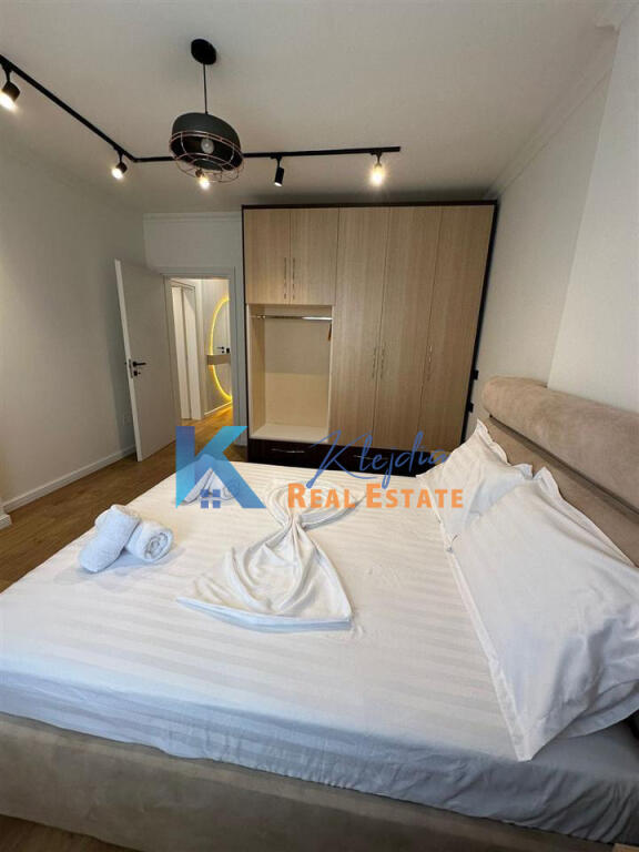 1+1 apartment for rent at Komuna e Parisit