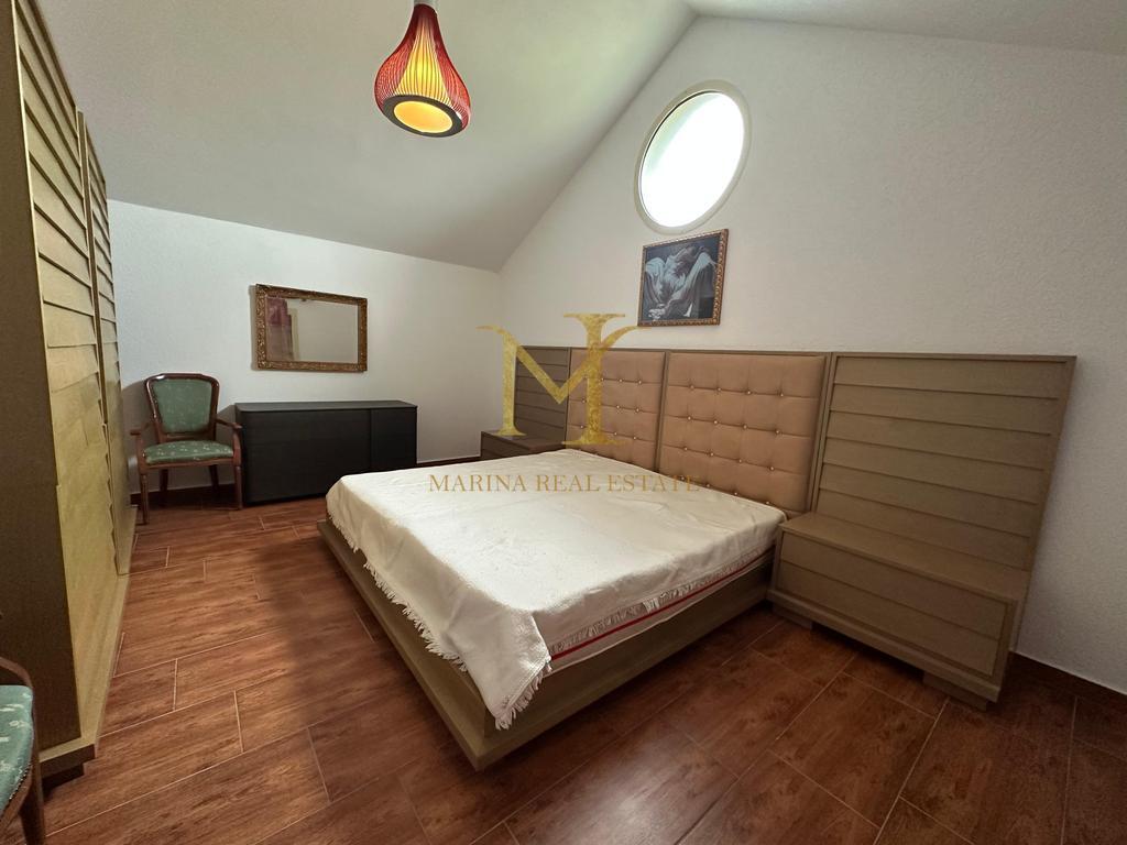 FOR RENT 3-STOREY VILLA IN SHIJAK !!