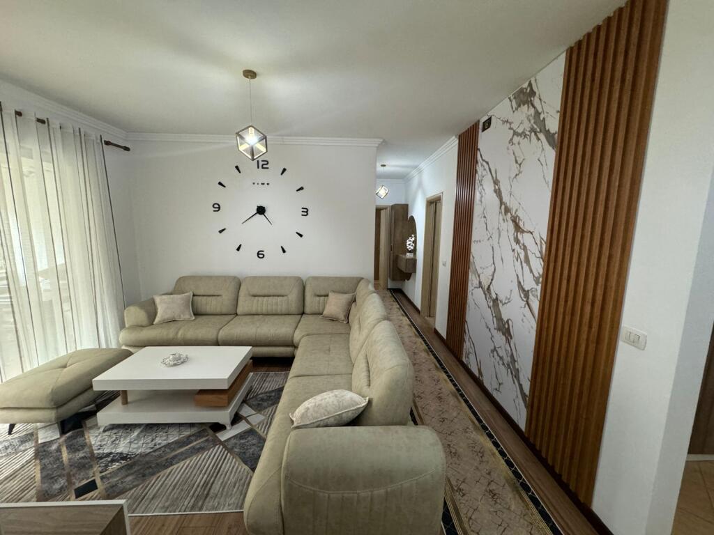 Apartament me qera astor