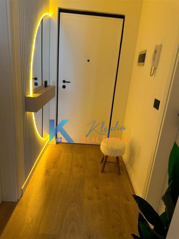 1+1 apartment for rent at Komuna e Parisit