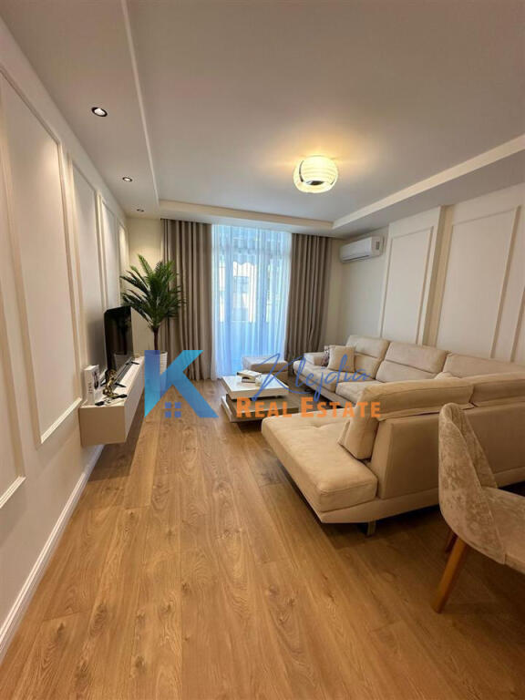 1+1 apartment for rent at Komuna e Parisit