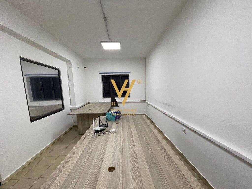 AFFITTASI SPAZIO 140M2, NUOVO MERCATO