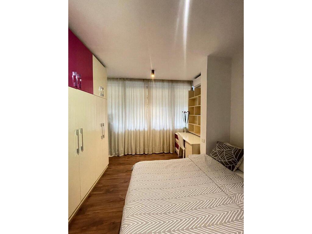 Apartament 1+1 për shitje te Xhamia e Tabakeve