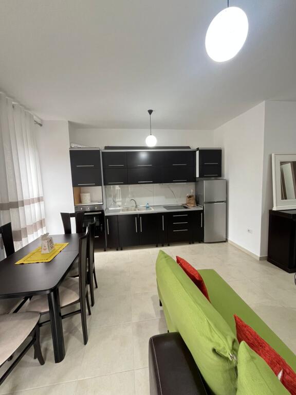 APARTAMENT 1+1 ME QIRA, RRUGA 5 MAJ