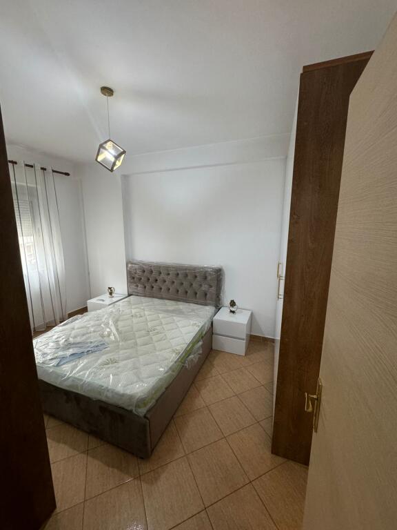 Apartament me qera astor