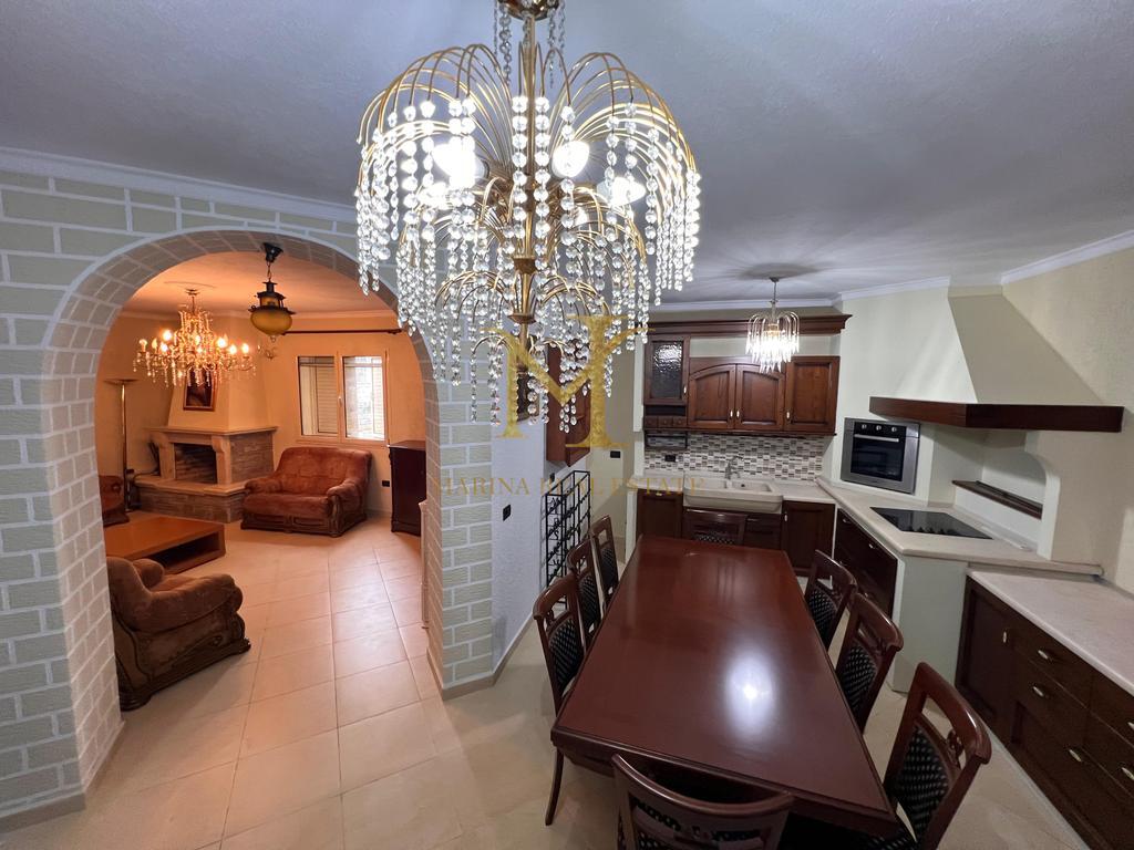 FOR RENT 3-STOREY VILLA IN SHIJAK !!