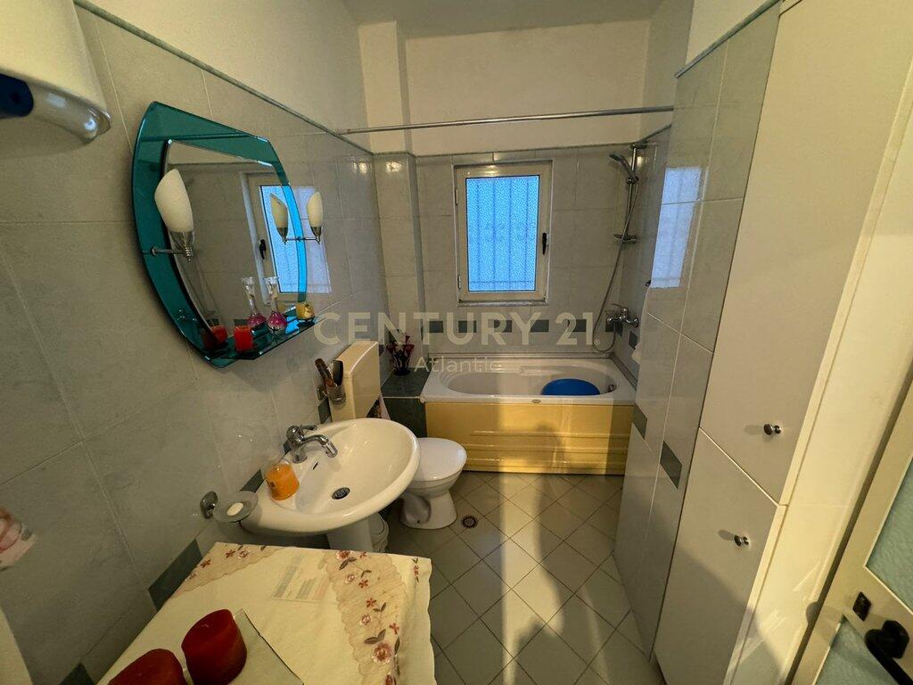 2+1+2t apartment for rent in the Center, Durres!