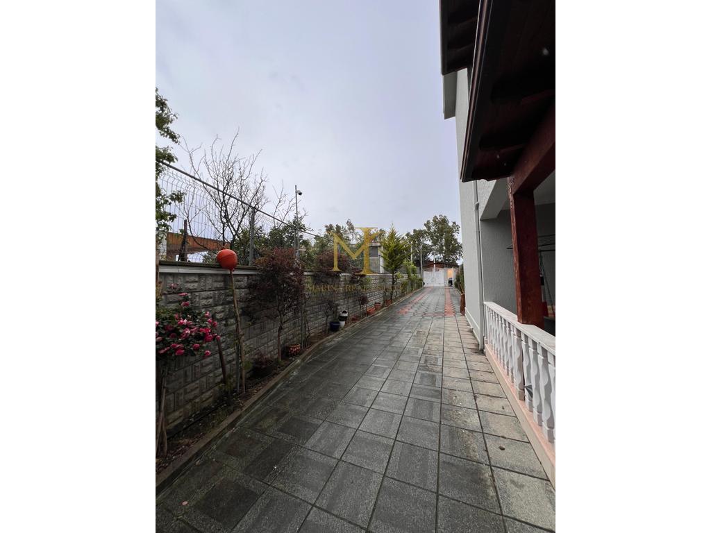 FOR RENT 3-STOREY VILLA IN SHIJAK !!