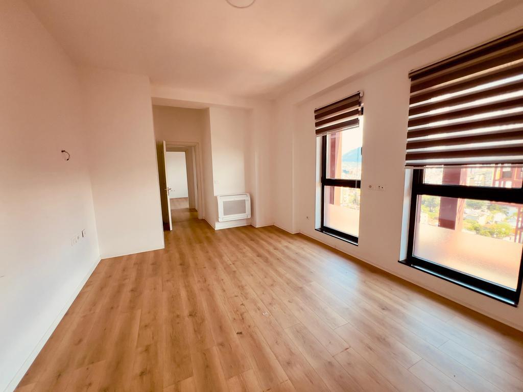 APARTMENT 2+1+2+1 WITH PARKING AT TIRANA GARDEN BUILDING!