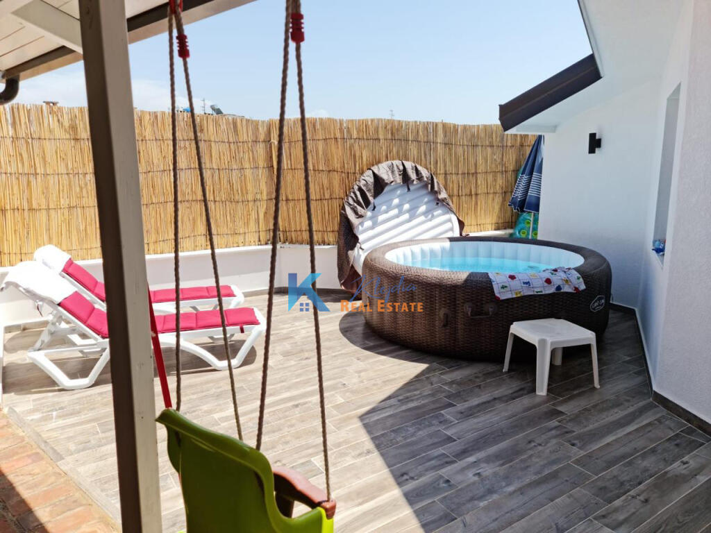 Penthouse për shitje në Golem - 50m nga deti