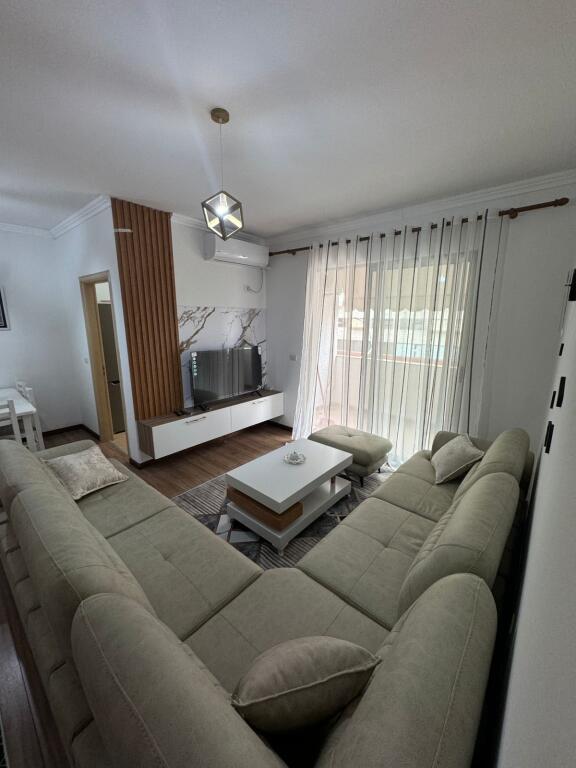 Apartament me qera astor