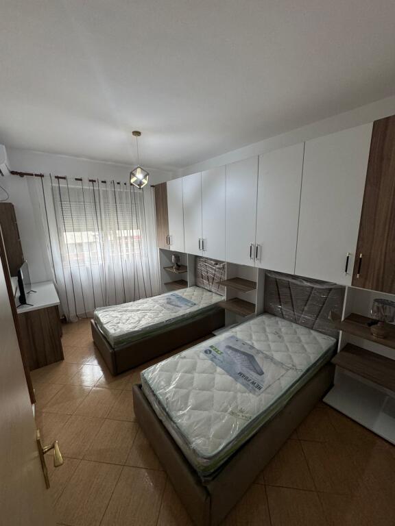Apartament me qera astor