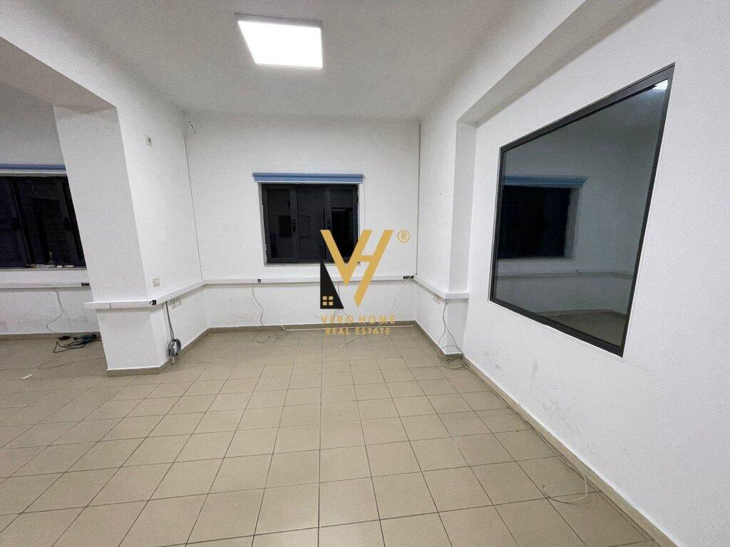 AFFITTASI SPAZIO 140M2, NUOVO MERCATO