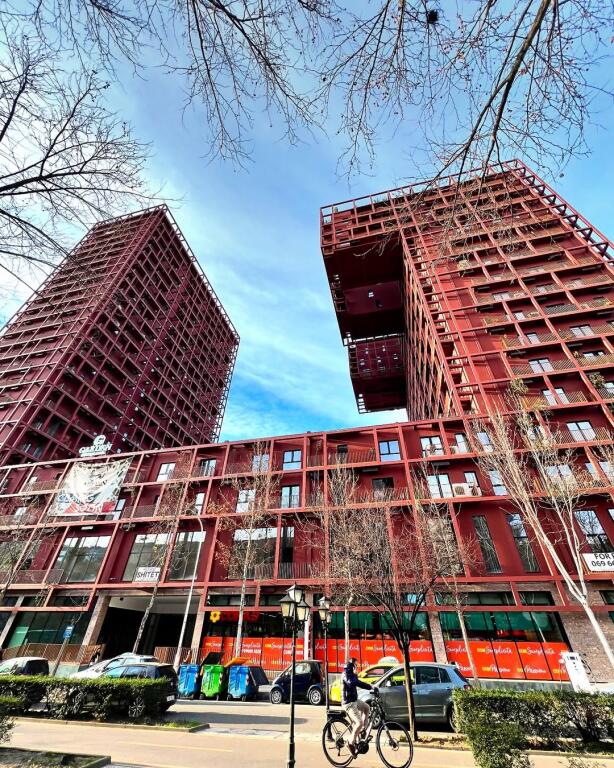 Business environment 3+1 for rent at Rruga e Kavajes Garden Building