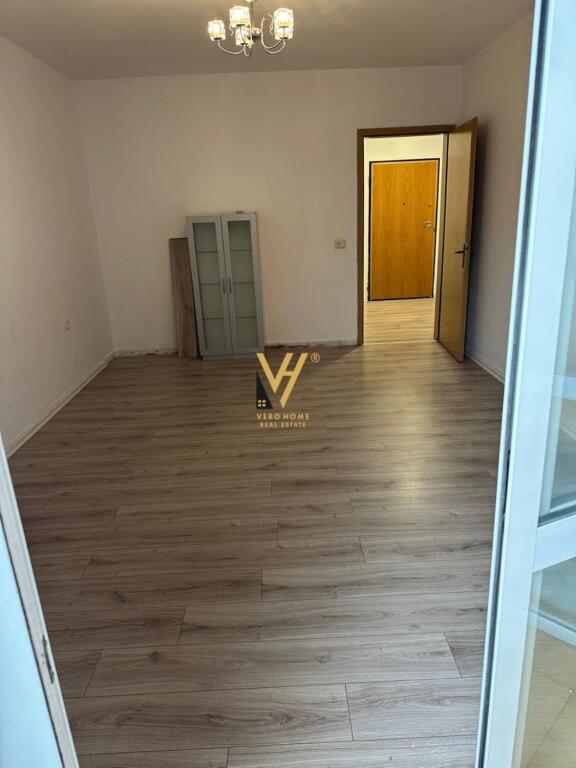 ZYRE 130 M2 ME QERA, ISH EKSPOZITA