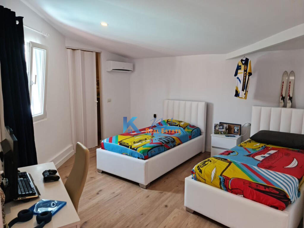Penthouse për shitje në Golem - 50m nga deti