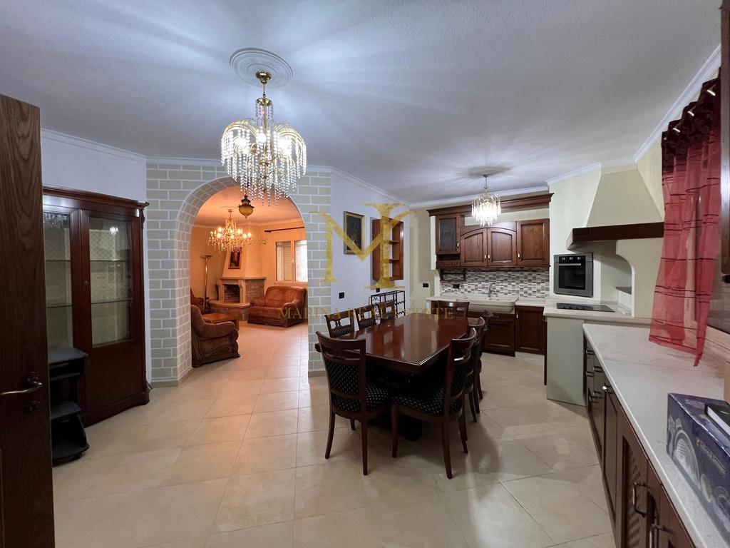 FOR RENT 3-STOREY VILLA IN SHIJAK !!
