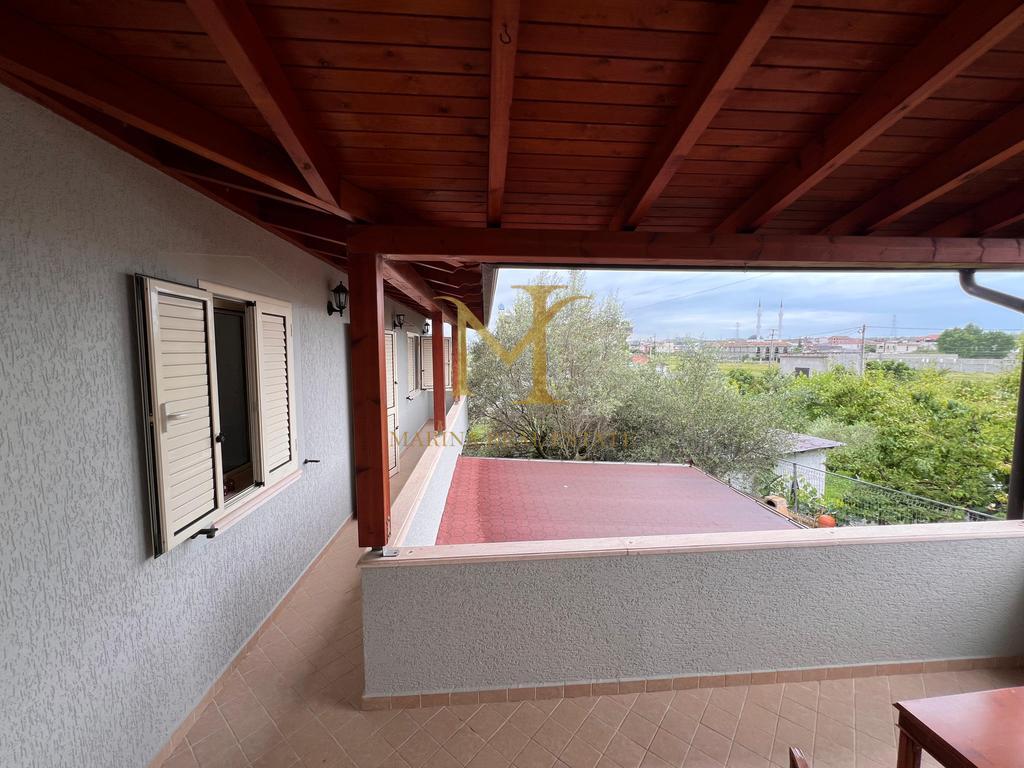 FOR RENT 3-STOREY VILLA IN SHIJAK !!