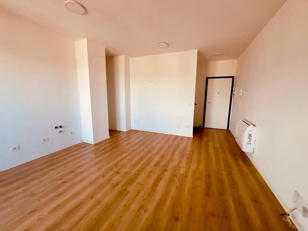 APARTMENT 2+1+2+1 WITH PARKING AT TIRANA GARDEN BUILDING!