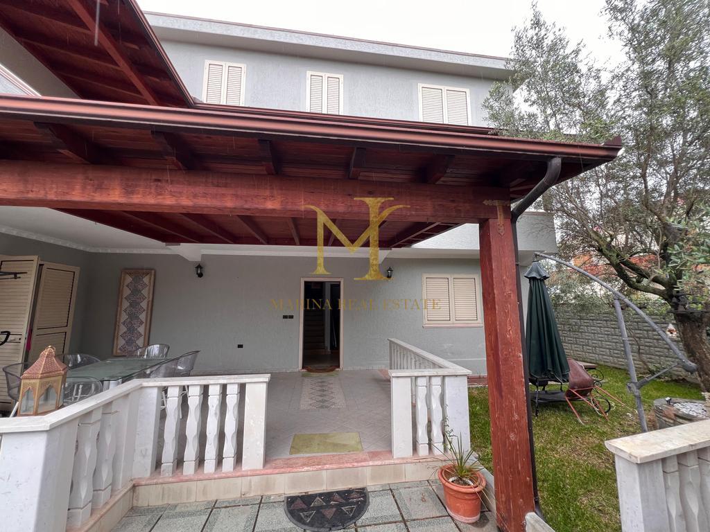 FOR RENT 3-STOREY VILLA IN SHIJAK !!