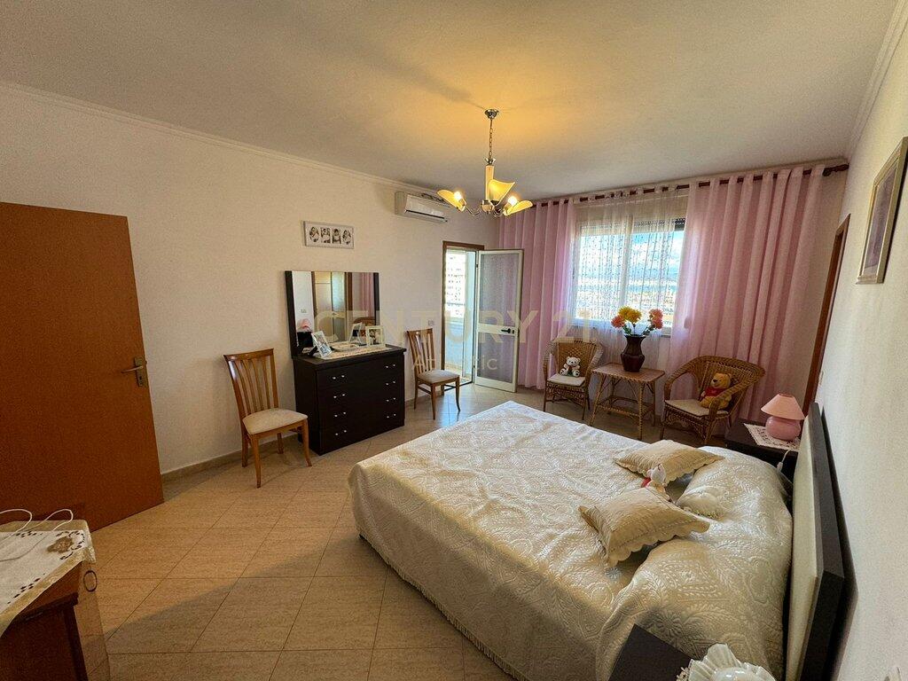2+1+2t apartment for rent in the Center, Durres!