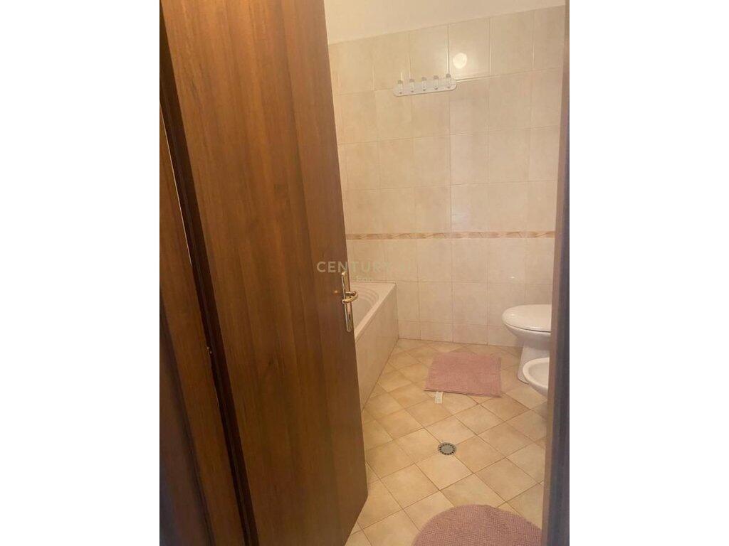 Apartament i Bollshëm 2+1+2 për Qira në Vollga, Durrës!