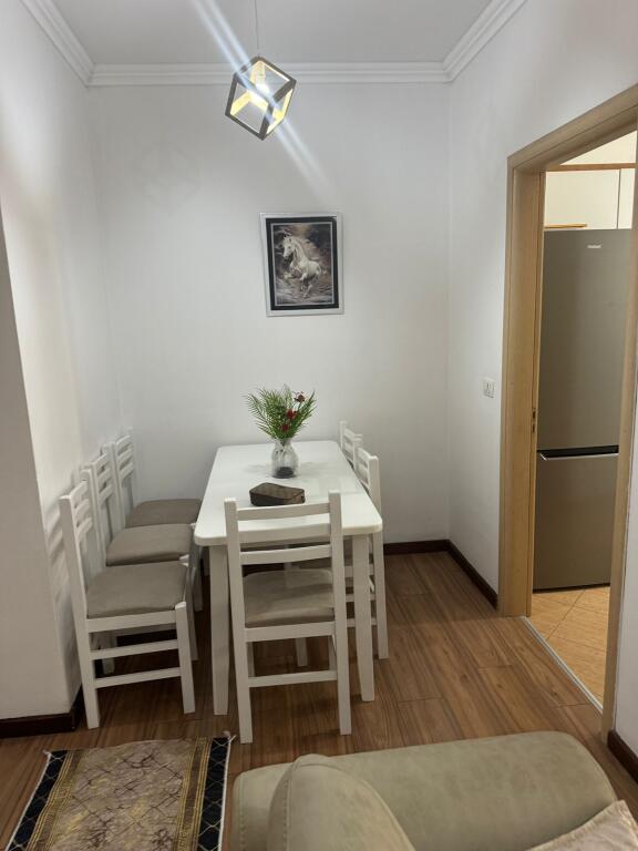 Apartament me qera astor