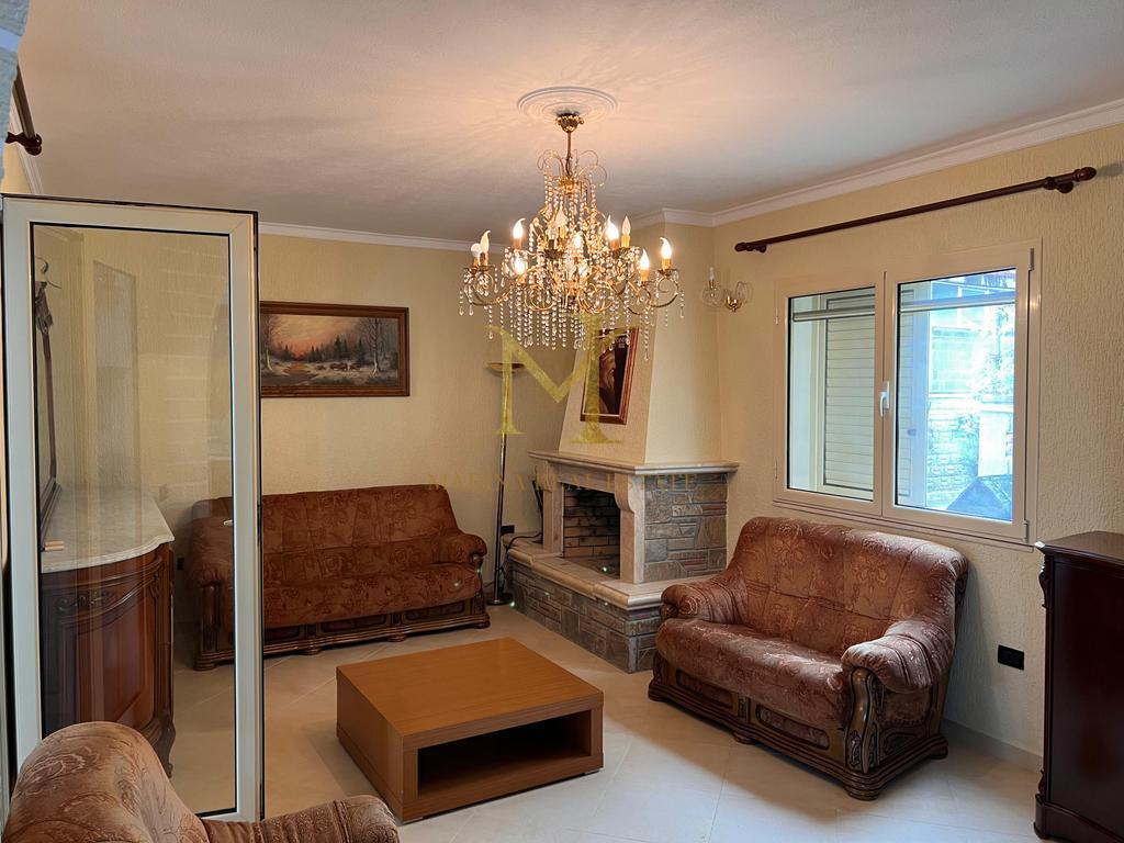 FOR RENT 3-STOREY VILLA IN SHIJAK !!