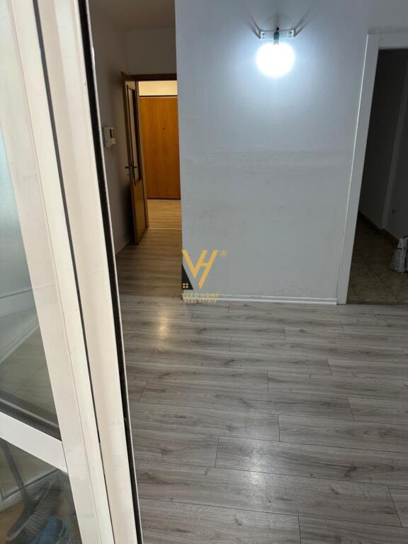 ZYRE 130 M2 ME QERA, ISH EKSPOZITA