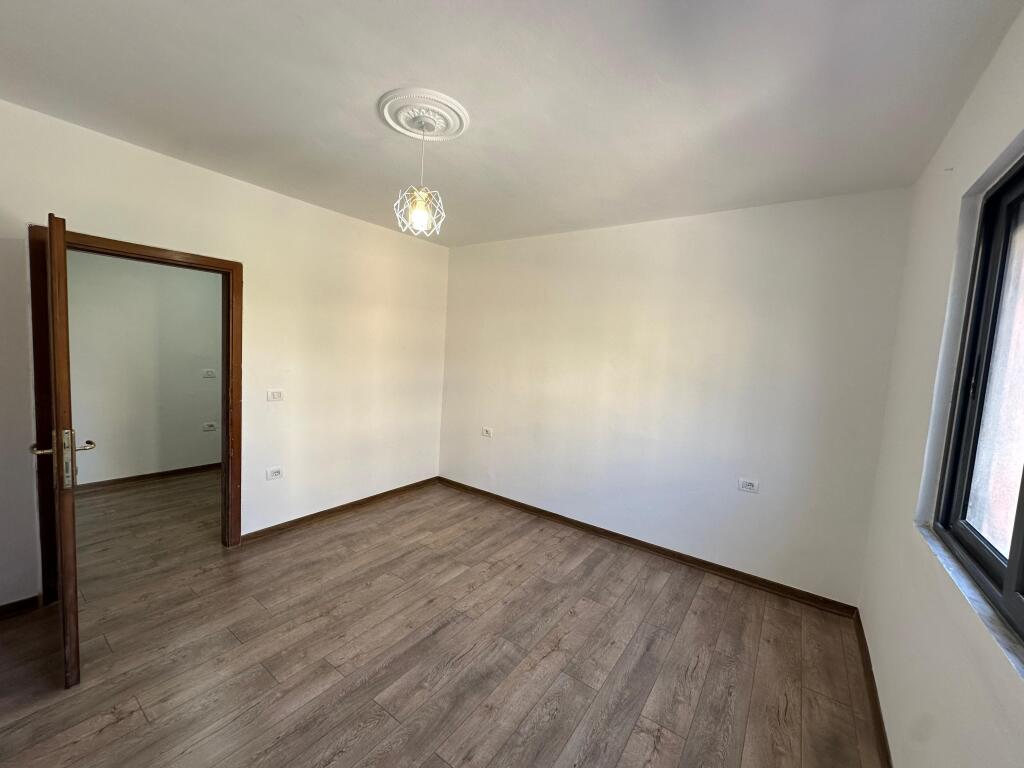 SHITET APARTAMENT 1+1 PRANE STADIUMIT