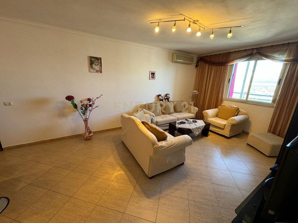 2+1+2t apartment for rent in the Center, Durres!
