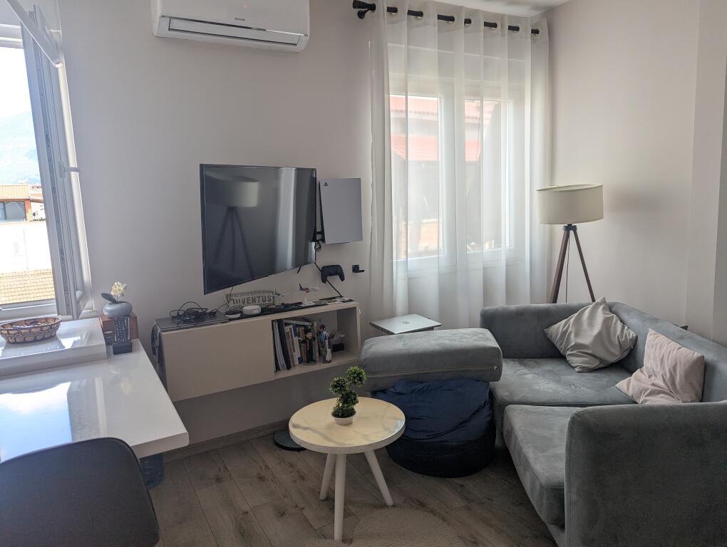 Smart Studio + Piccolo Ufficio in Affitto – Nuovo Bazaar, Tirana