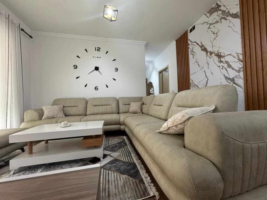 Apartament me qera astor